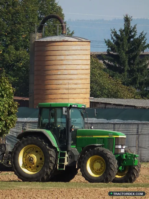 Deere 7710