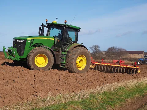 John Deere 8400 - John Deere 8400 R working with Vaderstad Carrier 925 at Birnieknowes - geograph.org.uk - 6413955