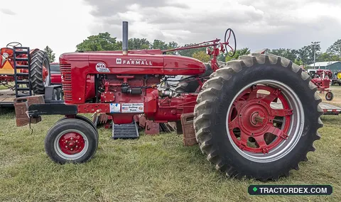 Farmall M - Farmall M-TA tractor VA2