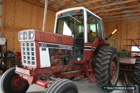 International Harvester 1086B