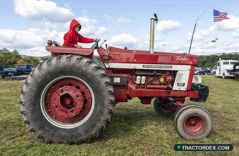 International Harvester 1466 - Farmall 1466 tractor MD3